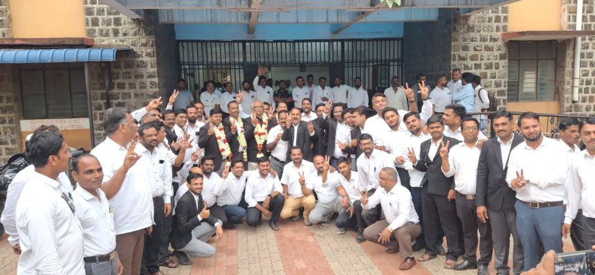 ಅಥಣಿ ನ್ಯಾಯವಾದಿ ಸಂಘದ ಅಧ್ಯಕ್ಷರಾಗಿ ಎ. ಎ. ಹುದ್ದಾರ, ಉಪಾಧ್ಯಕ್ಷರಾಗಿ ಆರ್. ಪಿ. ಹಗೇದ ಆಯ್ಕೆ.