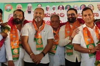 ಬೆನ್ನಿಗೆ ಚೂರಿ ಹಾಕುವ ಹಿತ ಶತ್ರುಗಳನ್ನು ಬಿಟ್ಟು ದೂರ ಇರಿ : ರಮೇಶ ಕತ್ತಿ 