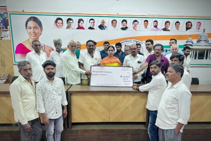 4 ದೇವಸ್ಥಾನಗಳಿಗೆ ಅನುದಾನದ ಚೆಕ್ ವಿತರಿಸಿದ ಸಚಿವೆ ಲಕ್ಷ್ಮೀ ಹೆಬ್ಬಾಳಕರ್