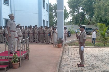 ಎಸ್.ಜಾಹ್ನವಿ ಅವರಿಗೆ  ಪೊಲೀಸ್ ವರಿಷ್ಟಾಧಿಕಾರಿ ಹರಿಬಾಬು ಅಧಿಕಾರ ಹಸ್ತಾಂತರ
