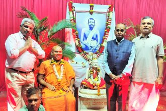 ಶ್ರೀ ರಾಮಕೃಷ್ಣ ಪರಮಹಂಸರ ಭಾವಚಿತ್ರಕ್ಕೆ ಗೌರವಾರ್ಪಣೆ