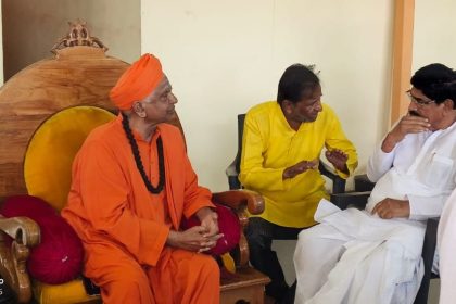 ಕುಡಚಿ ರೇಲ್ವೇ ಮಾರ್ಗದ ಲೋಕಾಪೂರದ ವರೆಗೆ ಕಾಮಗಾರಿ ಪೂರ್ಣ; ರೈಲು ಪ್ರಾರಂಭಿಸಲು ಪಿ ಸಿ ಗದ್ದಿಗೌಡರಗೆ  ಚರಂತಿಮಠ ಶ್ರೀ ಒತ್ತಾಯ