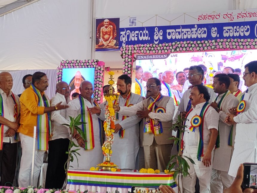 ಜೈನ ಧರ್ಮ ಸಮಾಜಕ್ಕೆ ನೀಡಿದ ಕೊಡುಗೆ ಅಪಾರ:ಸಚಿವ ಜಾರಕಿಹೊಳಿ