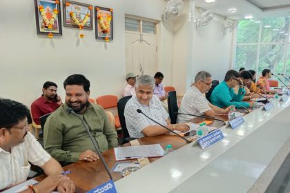 ಅನ್ಯಭಾಷೆಯ ಫಲಕಗಳನ್ನು ಅನಧಿಕೃತವಾಗಿ ಅಳವಡಿಕೆ ವಿರುದ್ಧ ಕ್ರಮಕ್ಕೆ ಆಗ್ರಹ