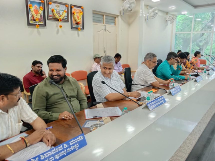 ಅನ್ಯಭಾಷೆಯ ಫಲಕಗಳನ್ನು ಅನಧಿಕೃತವಾಗಿ ಅಳವಡಿಕೆ ವಿರುದ್ಧ ಕ್ರಮಕ್ಕೆ ಆಗ್ರಹ