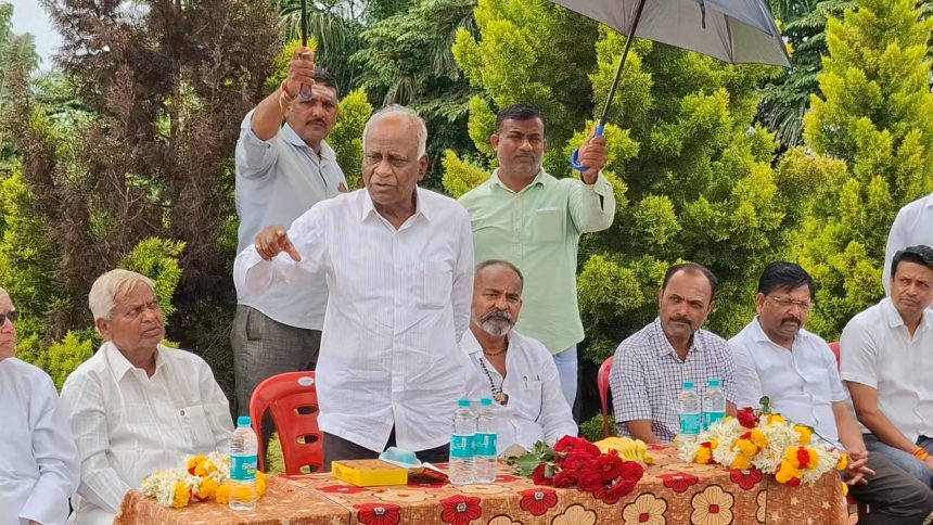 ಹುಕ್ಕೇರಿ ತಾಲೂಕಿನ ಸಹಕಾರಿ ಸಂಸ್ಥೆಗಳು ಹೊರಗಿವನ ಕೈ ಸೇರಬಾರದು: ಮಾಜಿ ಸಚಿವ ಎ.ಬಿ.ಪಾಟೀಲ