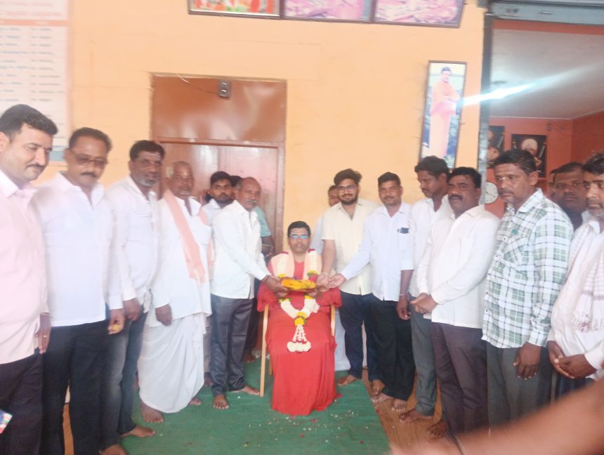 ಪೂಜ್ಯ ಡಾ. ಶ್ರೀ ಮಲ್ಲಿಕಾರ್ಜುನ ಶ್ರೀಗಳ ಜನ್ಮದಿನ ಪ್ರಯುಕ್ತ ವಿನೂತನ ಕಾರ್ಯಕ್ರಮ, ಶುಭಕೋರಿ ಆಶೀರ್ವಾದ ಪಡೆದ ಭಕ್ತರ ದಂಡು