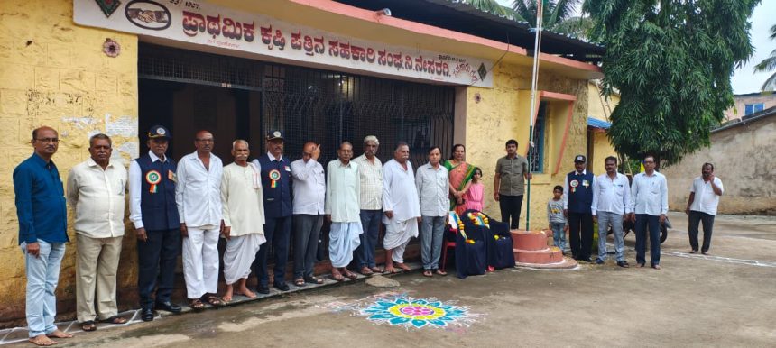 ನೇಸರಗಿ ಪಿಕೆಪಿಎಸ ನಲ್ಲಿ  ಸ್ವಾತಂತ್ರ್ಯ ದಿನಾಚರಣೆ