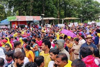 ಧರ್ಮಸ್ಥಳ ಅವಹೇಳನಕಾರಿ ಹೇಳಿಕೆ ಖಂಡಿಸಿ ಮೌನ ಮೆರವಣಿಗೆ ಮಳೆ ಲೆಕ್ಕಿಸದೆ ಬಂದ ಭಾರಿ ಜನತೆ