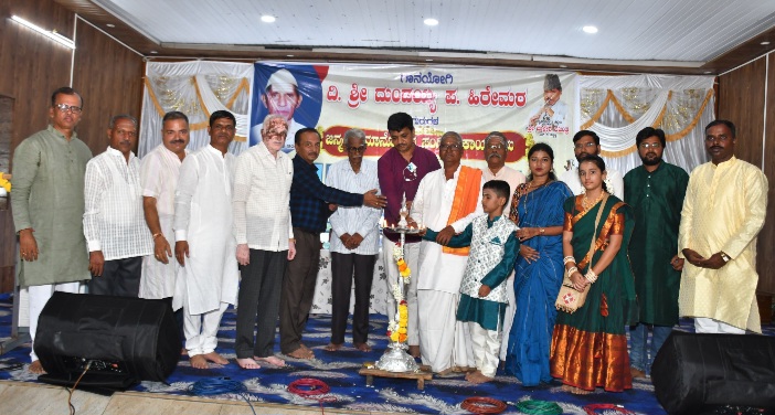 ಮಕ್ಕಳ ಕೈಯಲ್ಲಿ  ಮೊಬೈಲ್ ಬದಲು ಸಂಗೀತ ಪರಿಕರ ನೀಡಿ: ಗಂದಿಗವಾಡದ ಮೃತ್ಯುಂಜಯ ಶ್ರೀ