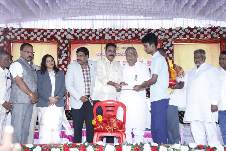 ವಿದ್ಯಾರ್ಥಿ ಮೋಕಲಾಜಿಗೆ ರೂ ಹತ್ತು ಸಾವಿರ ಬಹುಮಾನ