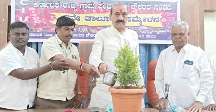 ಗ್ರಾಮಗಳ ಸುಧಾರಣೆಗೆ ಪಂಚಾಯತ್ ನೌಕರರು ಶ್ರಮವು ಪ್ರಮುಖ : ಪಟ್ಟಣ