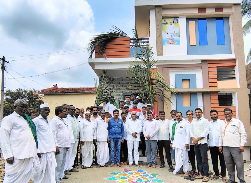 ಖಾನಟ್ಟಿ ಗ್ರಾಮದಲ್ಲಿ ಗುರುಭವನ ಉದ್ಘಾಟಿಸಿದ ಸಂಸದ ಈರಣ್ಣ ಕಡಾಡಿ