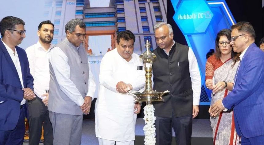 ಹುಬ್ಬಳ್ಳಿಯಲ್ಲಿ ಇನ್ಫೋಸಿಸ್ ಅಡ್ವಾನ್ಸ್ಡ್ ಟೆಕ್ ಸೆಂಟರ್ ಅನಾವರಣ ಹುಬ್ಬಳ್ಳಿಯಲ್ಲಿ ಇನ್ಫೋಸಿಸ್ ಅಡ್ವಾನ್ಸ್ಡ್ ಟೆಕ್ ಸೆಂಟರ್ ಅನಾವರಣ