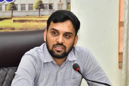 ವೈಯಕ್ತಿಕ ಶೌಚಾಲಯ ಹೊಂದಲು ಫಲಾನುಭವಿಗಳನ್ನು ಪ್ರೋತ್ಸಾಹಿಸಿ: ಜಿ.ಪಂ. ಸಿಇಓ ಭುವನೇಶ ಪಾಟೀಲ