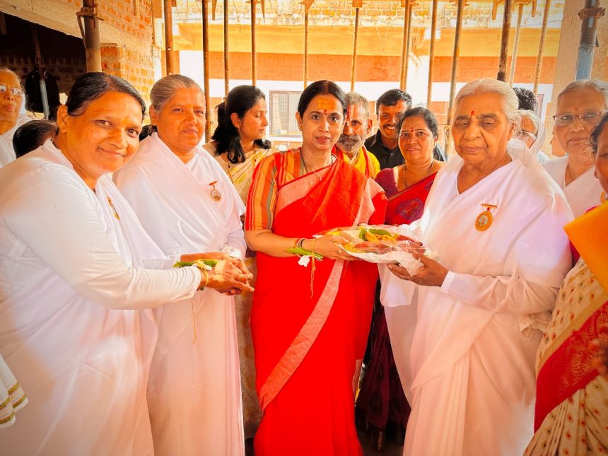 ಎಲ್ಲರನ್ನೂ ಜೊತೆಯಲ್ಲಿ ಕರೆದುಕೊಂಡು ಆರೋಗ್ಯಕರ ರಾಜಕಾರಣ ಮಾಡುತ್ತಿದ್ದೇನೆ: ಸಚಿವೆ ಲಕ್ಷ್ಮೀ ಹೆಬ್ಬಾಳಕರ್
