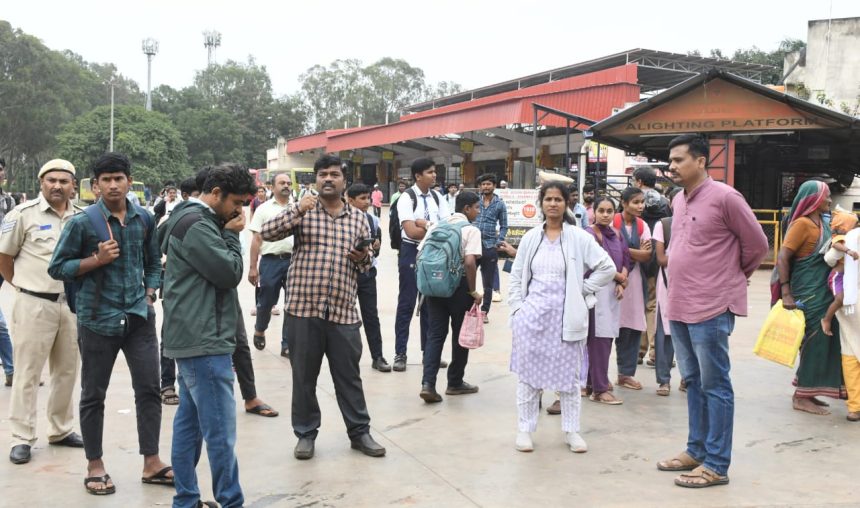 ಧಾರವಾಡ ದಲ್ಲಿ ಬಿ ಆರ್ ಟಿ ಎಸ್ ಬಸ್ ಸಂಚಾರ ಸಂಪೂರ್ಣ ಬಂದ್