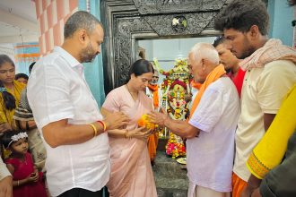 ಚಿಕ್ಕಹಟ್ಟಿಹೊಳಿಯ ಮನೆಯ ಆರಾಧ್ಯದೈವ ಶ್ರೀ ವೀರಭದ್ರ ದರ್ಶನ ಪಡೆದ ಹೆಬ್ಬಾಳ್ಕರ್‌