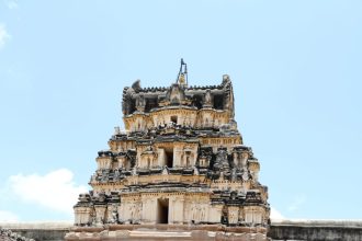 ವಿಶ್ವಪ್ರಸಿದ್ದ ಹಂಪೆಯ ಐತಿಹಾಸಿಕ ವಿರೂಪಾಕ್ಷೇಶ್ವರ ದೇವಸ್ಥಾನಕ್ಕೆ ರಾಜ್ಯಪಾಲ ಥಾವರ್‌ಚಂದ್  ಭೇಟಿ