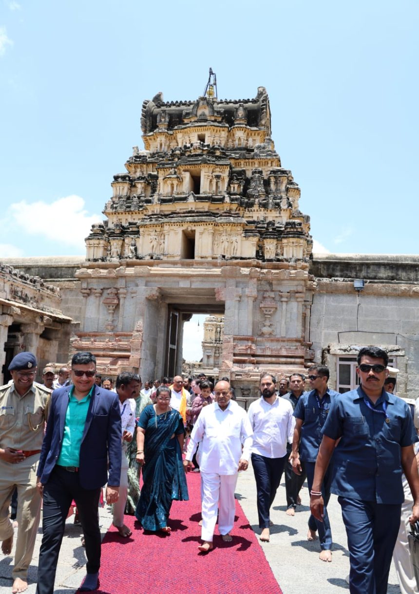 ವಿಶ್ವಪ್ರಸಿದ್ದ ಹಂಪೆಯ ಐತಿಹಾಸಿಕ ವಿರೂಪಾಕ್ಷೇಶ್ವರ ದೇವಸ್ಥಾನಕ್ಕೆ ರಾಜ್ಯಪಾಲ ಥಾವರ್‌ಚಂದ್  ಭೇಟಿ