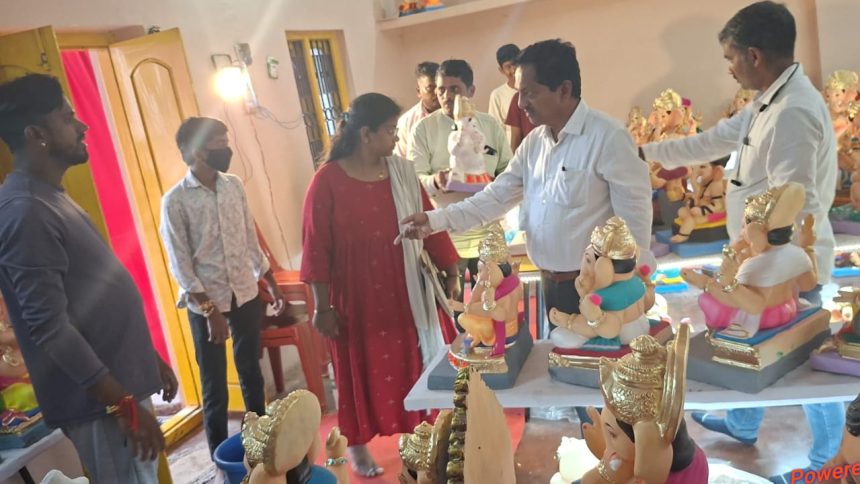 ಗಣೇಶ ವಿಗ್ರಹ ಮಾರಾಟ ಅಂಗಡಿಗೆ ದಿಢೀರ್ ದಾಳಿ; ಪಿಓಪಿ ಗಣೇಶ ವಿಗ್ರಹ ವಶಕ್ಕೆ 
