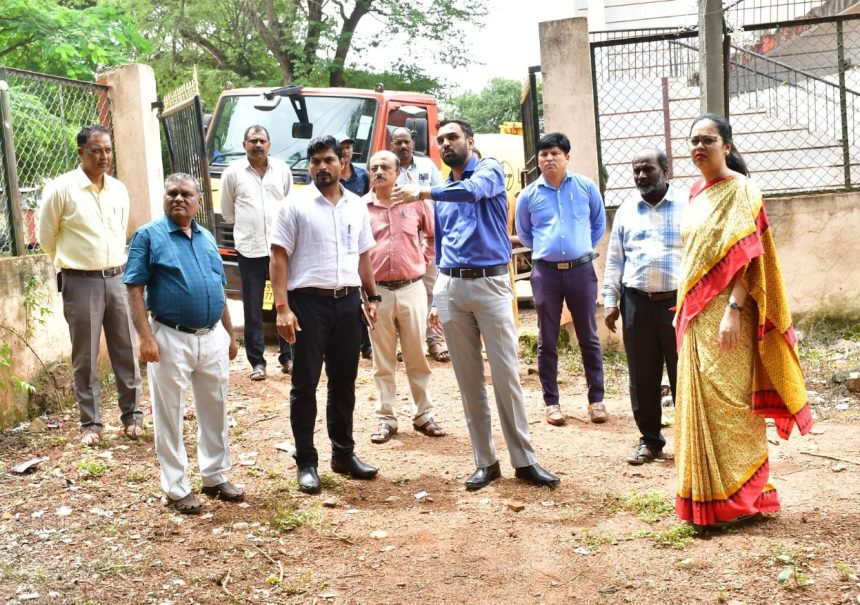 ಸ್ವಾತಂತ್ರ್ಯೋತ್ಸವದ ನಿಮಿತ್ತ ವಸ್ತು ಪ್ರದರ್ಶನ ಮಳಿಗೆಗಳ ಸಿದ್ಧತೆ ಪರಿಶೀಲನೆ