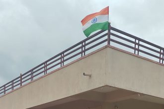 ಮಹಾಜನ ಅವರ  ಮನೆಯ ಮೇಲೆ ಹರ ಘರ ತಿರಂಗ