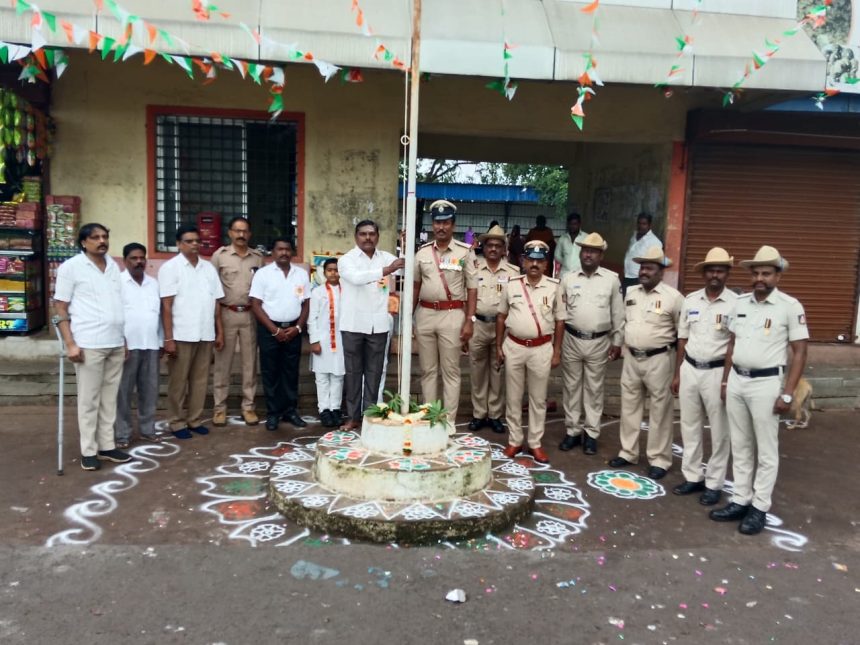 ನೇಸರಗಿ ಬಸ್ ನಿಲ್ದಾಣದಲ್ಲಿ 79 ನೇ ಸ್ವಾತಂತ್ರೋತ್ಸವ ಸಡಗರ