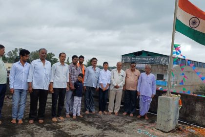 ನೇಸರಗಿ ಅರ್ಬನ ಬ್ಯಾಂಕನಲ್ಲಿ ಧ್ವಜಾರೋಹಣ