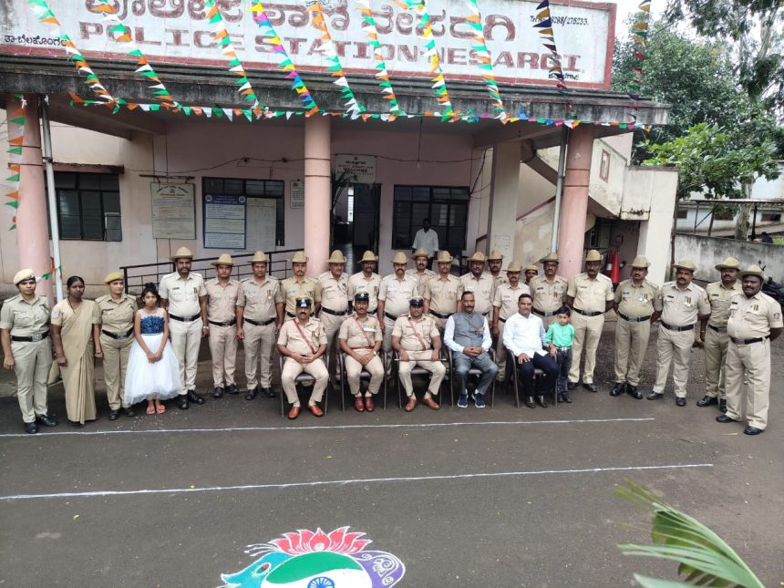 ನೇಸರಗಿ ಪೊಲೀಸ್ ಠಾಣೆಯಲ್ಲಿ ಸ್ವಾತಂತ್ರೋತ್ಸವ
