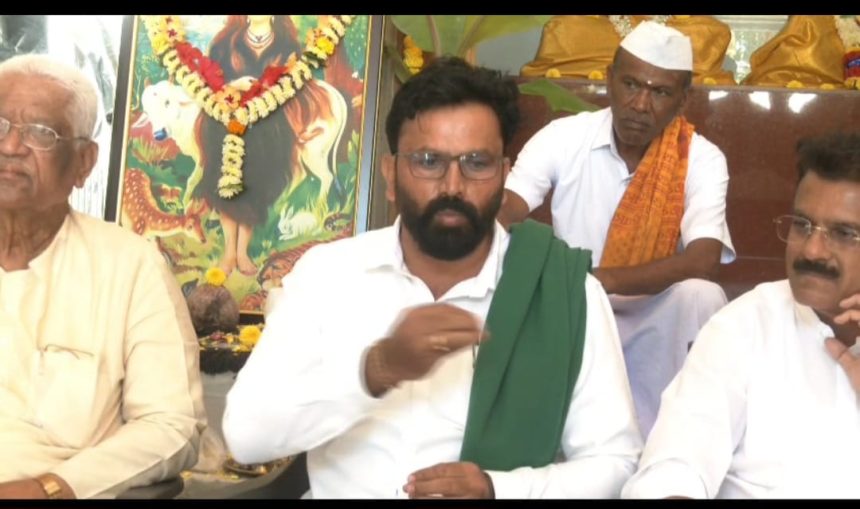 ಜನಪ್ರತಿನಿಧಿಗಳಲ್ಲಿ ಕಾಣದ ಇಚ್ಛಾಕೊರತೆ :ಮಹಾಂತೇಶ ಕಮತ 