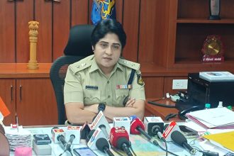 ಸುಧಾ ಕ್ರಾಸ್‌ನ ಮನಪ್ರಭ ಕಟ್ಟಡದ ಮೇಲೆ ಡಿಸಿ ಎಸ್ಪಿ ದಾಳಿ 1.93 ರೂಪಾಯಿ ಹಣ, 16 ಜನ ವಶ : ಎಸ್ ಪಿ ಶೋಭಾರಾಣಿ 