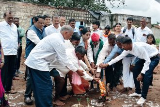 ಕರಿಕಟ್ಟಿಯಲ್ಲಿ 2 ಶಾಲಾ ಕೊಠಡಿಗಳ ನಿರ್ಮಾಣಕ್ಕೆ ಲಕ್ಷ್ಮೀ ಹೆಬ್ಬಾಳಕರ್ ಭೂಮಿ ಪೂಜೆ