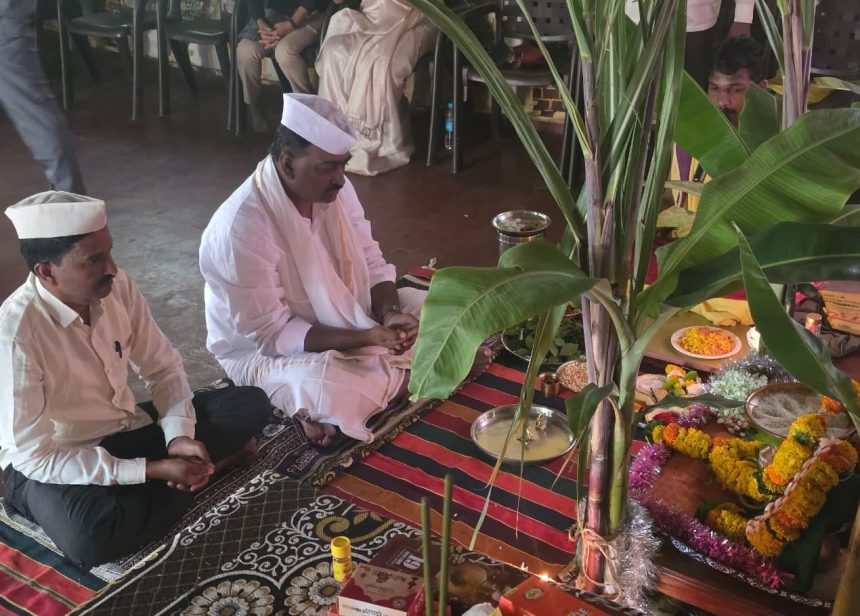  ಶ್ರೀ ಸತ್ಯ ನಾರಾಯಣ ಪೂಜೆ ನೆರವೇರಿಸಿದ ಪೋಲೀಸ್ ಇನ್ಸ್ಪೆಕ್ಟರ್ ಎಚ್ ಡಿ ಮುಲ್ಲಾ
