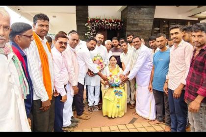 ಉನ್ನತೀಕರಿಸಿದ ಪ್ರೌಢ ಶಾಲೆ ಮಂಜೂರು: ಸಚಿವೆ ಲಕ್ಷ್ಮೀ ಹೆಬ್ಬಾಳಕರ್ ಗೆ ಸನ್ಮಾನ