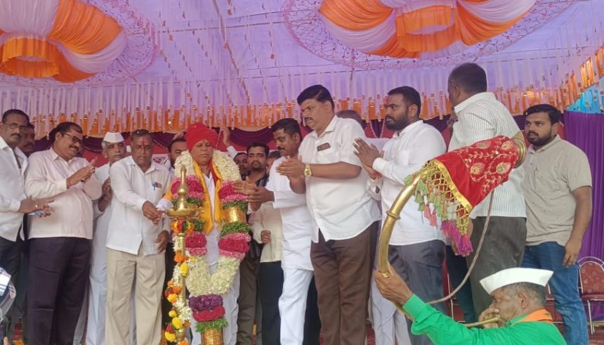 ಅದ್ದೂರಿಯಾಗಿ ವೀರಭದ್ರೇಶ್ವರ ಜಾತ್ರೆ: ಬಂಡಿಗಣಿ ಮಠದ ದಾಸೋಹ ಚಕ್ರವರ್ತಿ ಅನ್ನದಾನೇಶ್ವರರಿಗೆ ವೀರಭದ್ರೇಶ್ವರ ಕುಲಪುತ್ರ ಪ್ರಶಸ್ತಿ ಪ್ರದಾನ