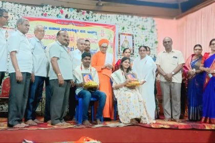 ಬಸವಾದಿ ಶರಣರ ತತ್ವಾದರ್ಶಗಳು ವಿಶ್ವವ್ಯಾಪಿಯಾಗಲಿ:  ಕಡಕೋಳ ಶ್ರೀಗಳು