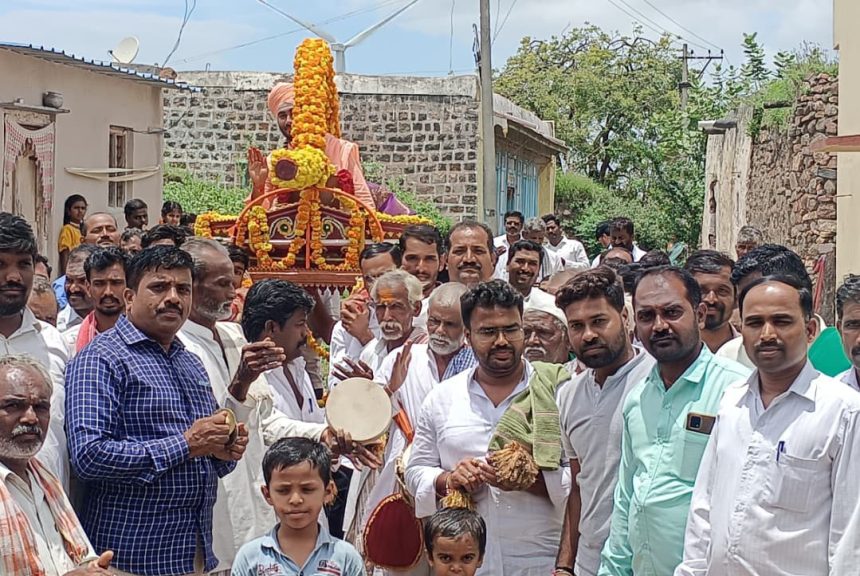 ನಿಸ್ವಾರ್ಥ ಭಾವನೆಯಿಂದ ಸೇವೆ ಮಾಡಿದಾಗ ಬದುಕು ಸಾರ್ಥಕ: ಚಂದ್ರಶೇಖರ ಶಿವಾಚಾರ್ಯ ಸ್ವಾಮೀಜಿ