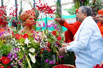 ಕಿತ್ತೂರು ಸಂಸ್ಥಾನ ವಿಷಯಾಧರಿತ ಫಲಪುಷ್ಪ ಪ್ರದರ್ಶನ: ಸಿದ್ದರಾಮಯ್ಯ ಚಾಲನೆ