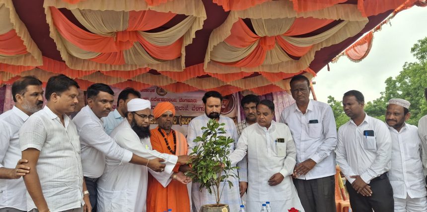 ಅಲ್ಪಸಂಖ್ಯಾತ ಸಮೂದಾಯದ ಮಕ್ಕಳಿಗೆ ಹೆಚ್ಚಿನ ಸಂಖ್ಯೆಯಲ್ಲಿ ಉನ್ನತ ಶಿಕ್ಷಣ ಕೊಡಿ: ಶಾಸಕ ಲಕ್ಷ್ಮಣ ಸವದಿ
