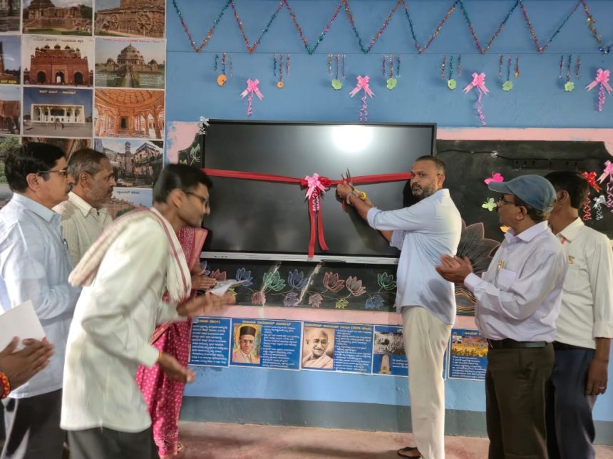 ಸ್ಮಾರ್ಟ್ ಕ್ಲಾಸ್, ವಿಜ್ಞಾನ ಪ್ರದರ್ಶನಾಲಯ ಉದ್ಘಾಟಿಸಿದ ಚನ್ನರಾಜ ಹಟ್ಟಿಹೊಳಿ
