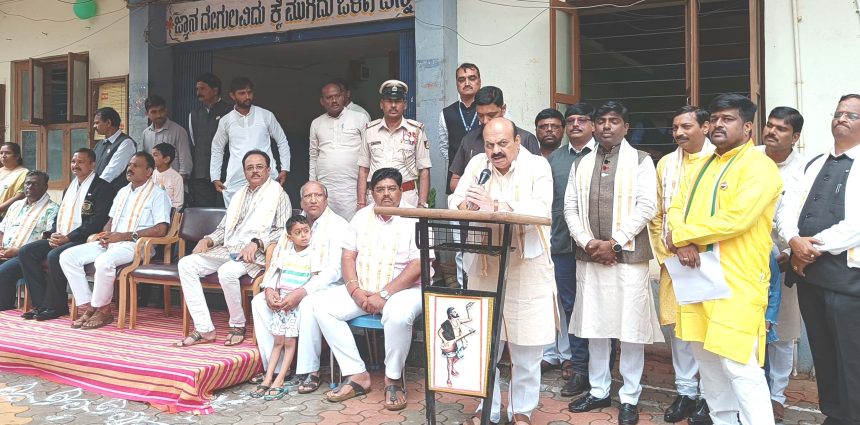ಕನಕದಾಸ ಶಿಕ್ಷಣ ಸಂಸ್ಥೆಯಲ್ಲಿ ಬೊಮ್ಮಾಯಿ ಧ್ವಜಾರೋಹಣ