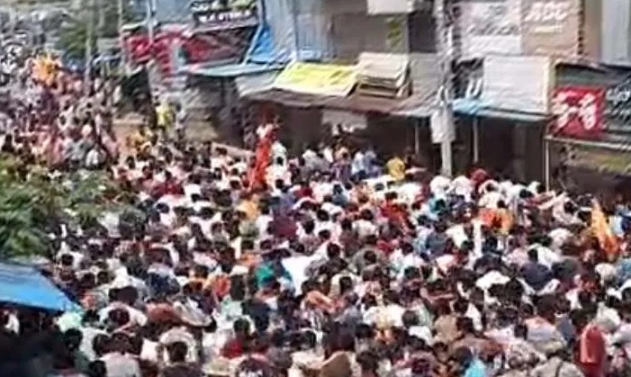 ಗಣೇಶ ವಿಸರ್ಜನೆ ವೇಳೆ ಕಲ್ಲು ತೂರಾಟ; ಮದ್ದೂರಿನಲ್ಲಿ ಪ್ರತಿಭಟನೆ ವೇಳೆ ಲಾಠಿಚಾರ್ಜ್‌