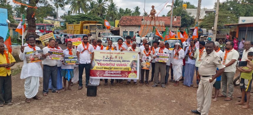 ಗುಂಡಿ ಬಿದ್ದ ರಸ್ತೆ: ಮೈಮರೆತರೆ ಜೀವಕ್ಕೆ ಅಪಾಯ