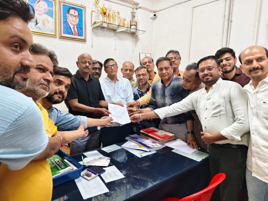 ರೇಲ್ವೆ ಟಿಕೆಟ್‌ ಬುಕ್ಕಿಂಗ್‌ ಕೌಂಟರ್‌ ಪ್ರಾರಂಭಿಸಲು ಆಗ್ರಹ