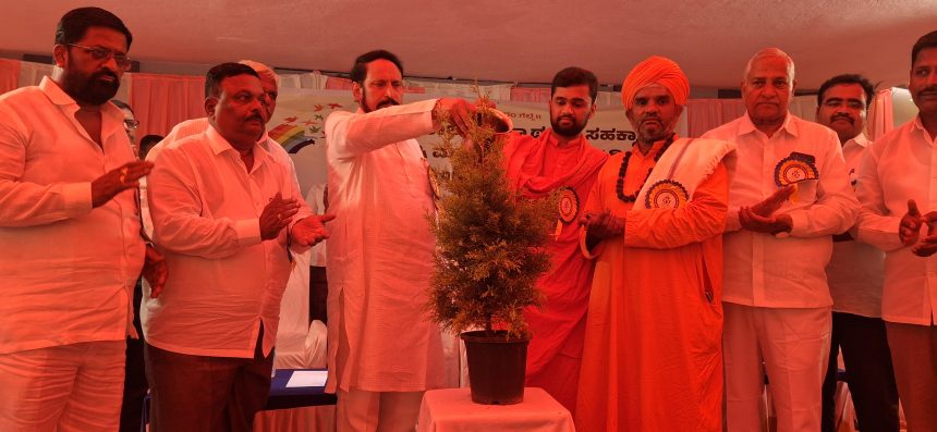 ಸಹಕಾರಿ ಕ್ಷೇತ್ರದ ಆಡಳಿತ ಮಂಡಳಿಯವರು ಬ್ಯಾಂಕಿನ ವಿಶ್ವಾಸ ಹೆಚ್ಚಿಸುವ ನಿಟ್ಟಿನಲ್ಲಿ ಕಾರ್ಯ ಮಾಡಬೇಕಿದೆ: ಶಾಸಕ ಲಕ್ಷ್ಮಣ ಸವದಿ ಅಭಿಮತ