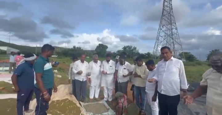 ಬೆಳೆ ನಾಶವಾದ ರೈತರ ಜಮೀನುಗಳಿಗೆ ಬಿಜೆಪಿ ನಿಯೋಗ ಭೇಟಿ