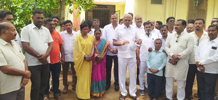 ರೋಗಿಗಳಿಗೆ ಹಾಲು ಹಣ್ಣು ವಿತರಿಸಿ ಮೋದಿ ಅವರ ಹುಟ್ಟುಹಬ್ಬ ಆಚರಣೆ