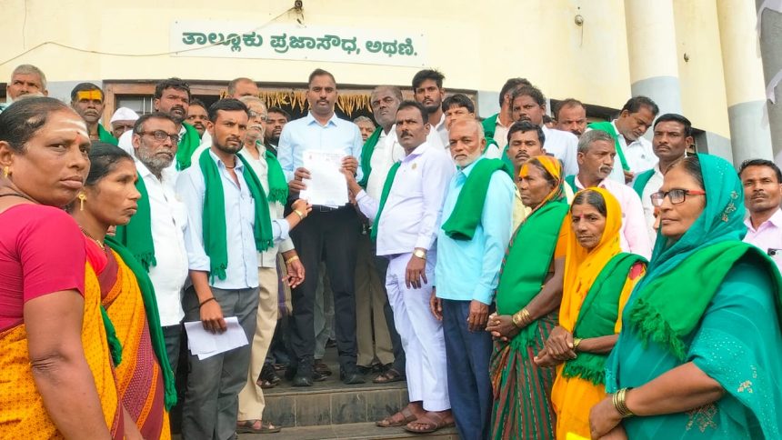 ಕೃಷ್ಣಾನದಿ ಹಿನ್ನೀರಿನ ಗ್ರಾಮಗಳ ಶಾಶ್ವತವಾಗಿ ಸ್ಥಳಾಂತರಿಸಿ: ಮಹಾದೇವ ಮಡಿವಾಳ