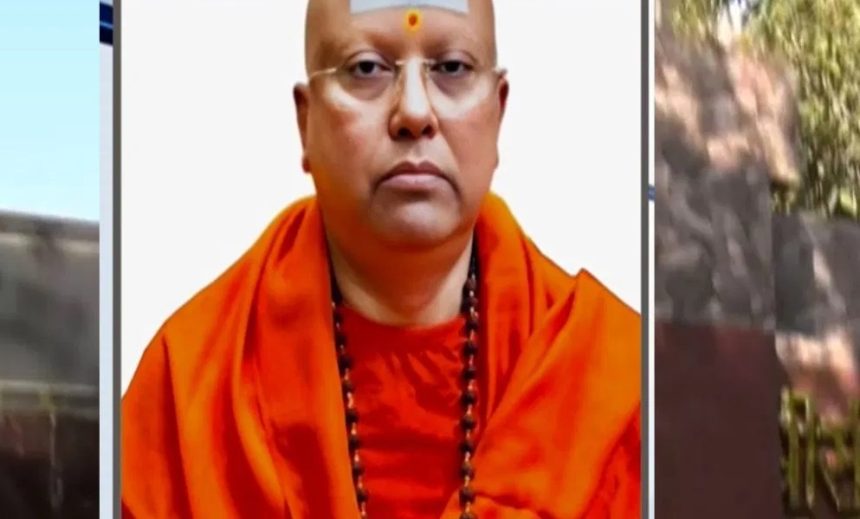 ವಿದೇಶ ಪ್ರವಾಸದ ಆಮಿಷವೊಡ್ಡಿ ವಿದ್ಯಾರ್ಥಿಗಳನ್ನು ಮಂಚಕ್ಕೆ ಎಳೆಯುತ್ತಿದ್ದ ಕಾಮಿಸ್ವಾಮಿ! ವಿದೇಶ ಪ್ರವಾಸದ ಆಮಿಷವೊಡ್ಡಿ ವಿದ್ಯಾರ್ಥಿಗಳನ್ನು ಮಂಚಕ್ಕೆ ಎಳೆಯುತ್ತಿದ್ದ ಕಾಮಿಸ್ವಾಮಿ!